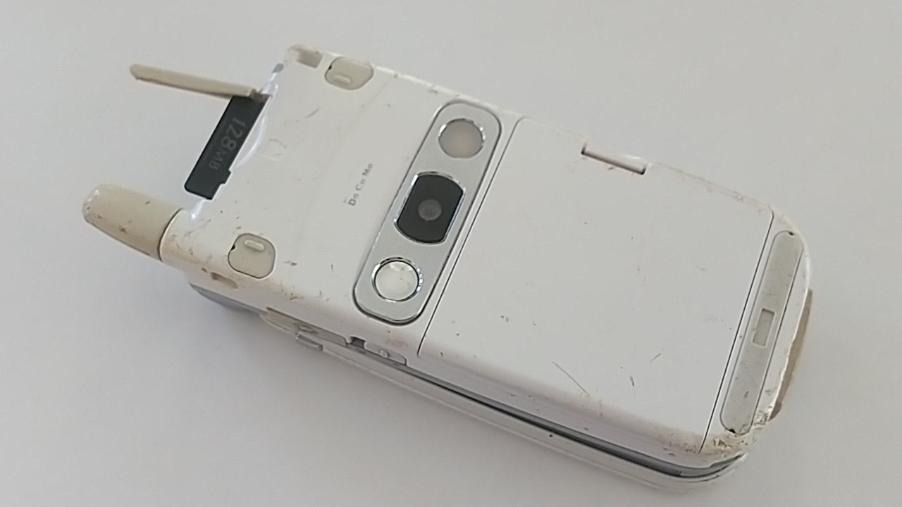 miniSDが使われていたガラケー