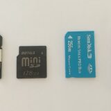 アダプター必須のminiSDとメモリースティックDuo