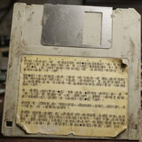 読み取りが難しい古いフロッピーディスク