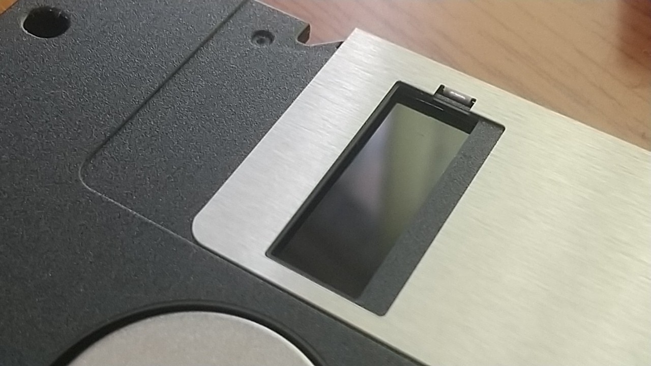 シャッターを開けたフロッピーディスク