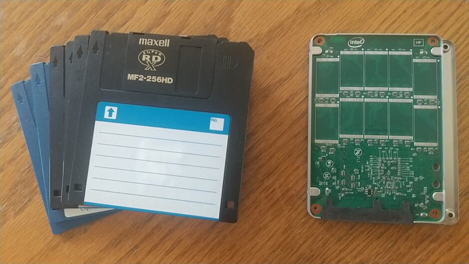 フロッピーディスクからSSDへデータを保存・移行する