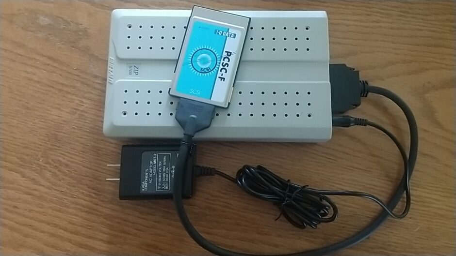 USB普及前に使われたSCSI機器の一例ZIPドライブとPCカードの組み合わせ