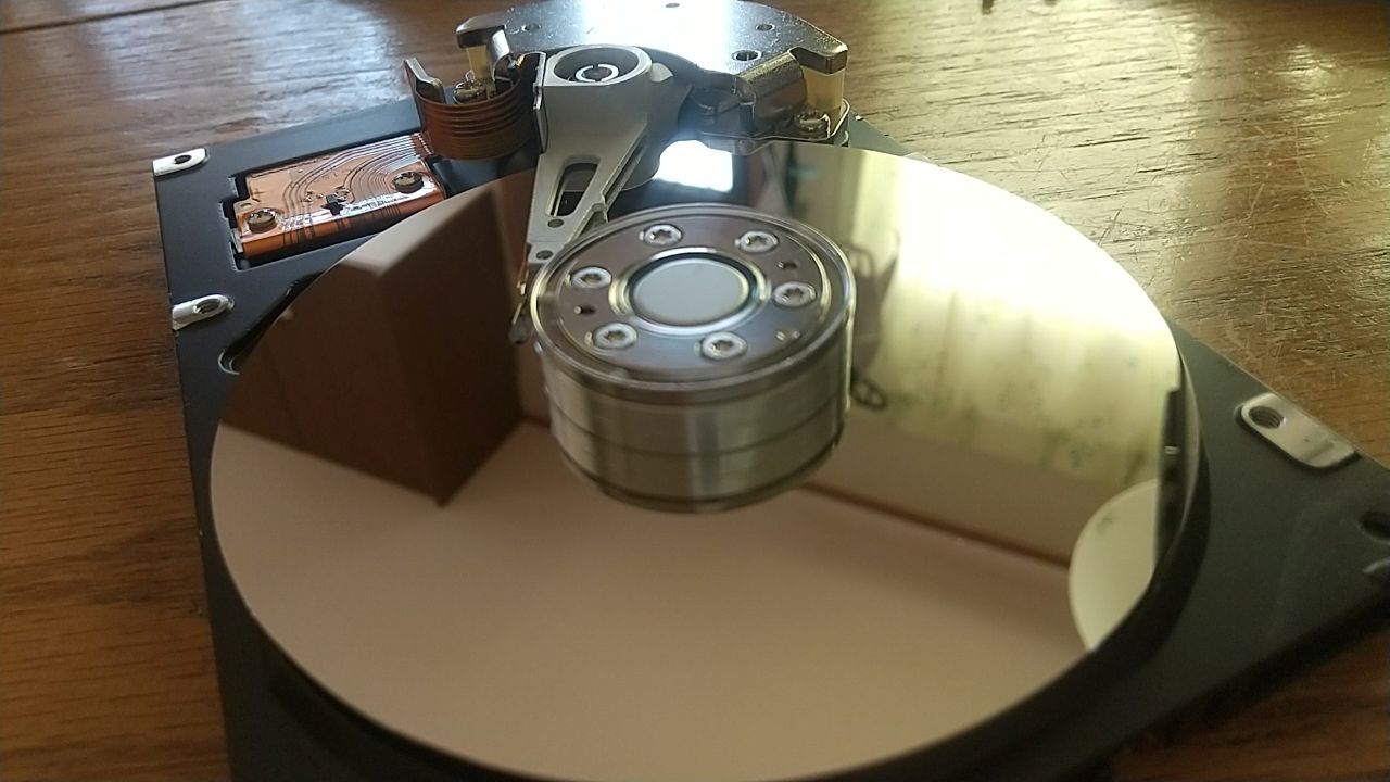 ハードディスクの内部